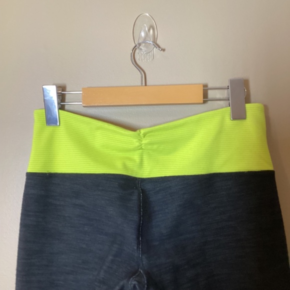 Lululemon ‘Gather and Crow’ Crops - Denim/Heathered Split Pea- Size 6 - Picture 6 of 10